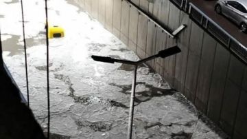 ثلوج وتحطم لوحات إعلانات..ماذا يحدث في الإسكندرية..صور ثلوج وتحطم لوحات إعلانات..ماذا يحدث في الإسكندرية..صور