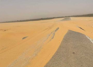 العواصف الترابية تسببت فى إغلاق عدة مناطق في الوادي الجديد العواصف الترابية تسببت فى إغلاق عدة مناطق في الوادي الجديد