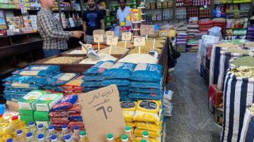 حملة نظافة شاملة بسوق الخضار في مجمع خدمات الدهار بالغردقة