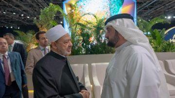 شيخ الأزهر يلتقي نائب حاكم دبي لمناقشة دور الشباب في المبادرات العالمية شيخ الأزهر يلتقي نائب حاكم دبي لمناقشة دور الشباب في المبادرات العالمية