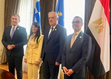 رانيا المشاط تلتقي وزير التنمية اليوناني لبحث تعزيز العلاقات الاقتصادية بين البلدين رانيا المشاط تلتقي وزير التنمية اليوناني لبحث تعزيز العلاقات الاقتصادية بين البلدين