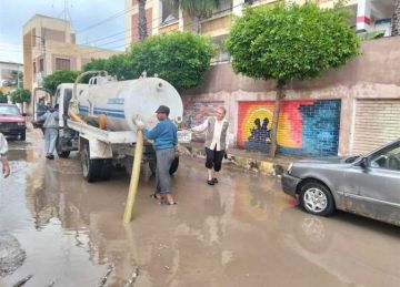 نائب محافظ دمياط تقود غرفة عمليات لمتابعة تنفيذ خطة التعامل مع سقوط الأمطار