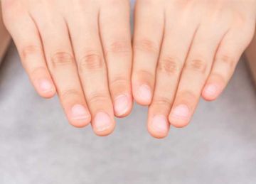 لتبدو مثل الهارد جل .. طريقة غير مكلفة للعناية بالأظافر في المنزل لتبدو مثل الهارد جل .. طريقة غير مكلفة للعناية بالأظافر في المنزل