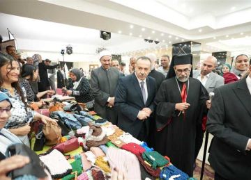 محافظ أسيوط يشهد احتفالية تسليم الدعم العيني لمستفيدي تحسين فرص التشغيل للشباب 