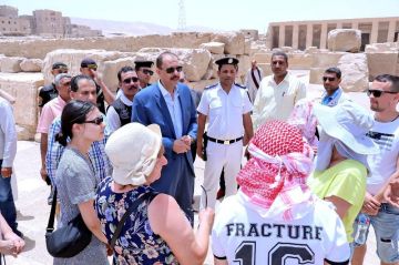 محافظ سوهاج يحيل مدير مركز طب الأسرة بأولاد حمزة و11 من العاملين بالمركز للتحقيق