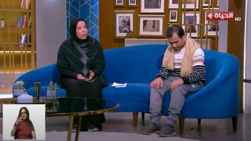 بعد إصابته بنفس مرض اللاعب مؤمن زكريا.. محنة صعبة عاشتها الست وصيفة مع زوجها رامي.. والليثي يهديهم كرسيا متحركا