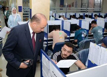 رئيس جامعة المنصورة يتفقد امتحانات الفصل الدراسي الثاني بعدد من الكليات