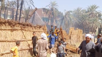 أسيوط .. مصرع ربة منزل واحتراق 70 أردب قمح وتبن في حريق 8 حظائر