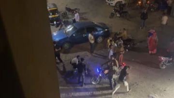 السائق طار من على الدائري.. تريلا تطيح بـ 7 سيارات في السلام صور