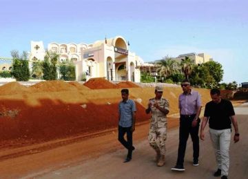 محافظ أسوان يتفقد مشروع تطوير وتوسعة طريق السادات محافظ أسوان يتفقد مشروع تطوير وتوسعة طريق السادات