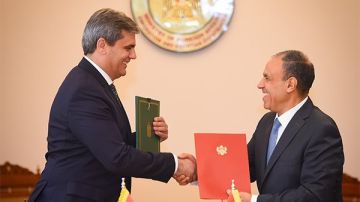 توقيع مذكرة تفاهم لتدشين آلية تشاور سياسي بين مصر والجبل الأسود توقيع مذكرة تفاهم لتدشين آلية تشاور سياسي بين مصر والجبل الأسود