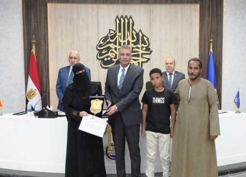 تنفيذي أسوان يكرم شهيد الواجب بعد وفاته أثناء حملة تعديات