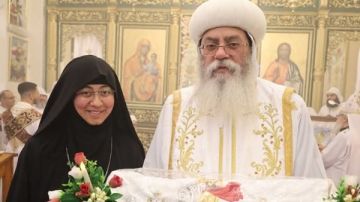 رسامة راهبة جديدة للقدس على يد الأنبا أنطونيوس مطران الكرسي الأورشليمي رسامة راهبة جديدة للقدس على يد الأنبا أنطونيوس مطران الكرسي الأورشليمي