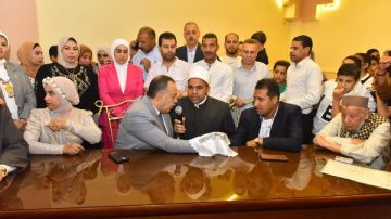 وقع كوكيل للعروس.. محافظ أسيوط يشهد حفل عقد قران عروسين من دور الأيتام وقع كوكيل للعروس.. محافظ أسيوط يشهد حفل عقد قران عروسين من دور الأيتام