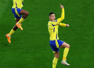 للموسم الثاني تواليا.. رونالدو يفوز بالحذاء الذهبي في الدوري السعودي