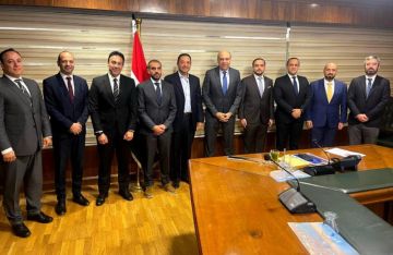 وزير الطيران يبحث مع Space42 سبل التعاون في مجالات التحول الرقمي وتكنولوجيا الفضاء