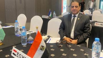 اللوزي يحضر الاجتماع التنسيقي لدورة الألعاب الأفريقية للمدارس بالجزائر اللوزي يحضر الاجتماع التنسيقي لدورة الألعاب الأفريقية للمدارس بالجزائر