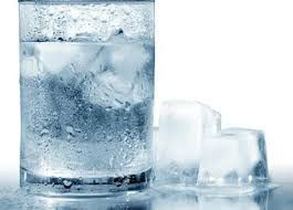 بيعطش أكتر.. اعرف أضرار الماء المثلج في الصيف بيعطش أكتر.. اعرف أضرار الماء المثلج في الصيف