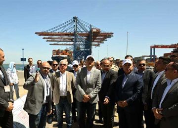 رئيس الوزراء يزور شركة قناة السويس للحاويات بميناء شرق بورسعيد