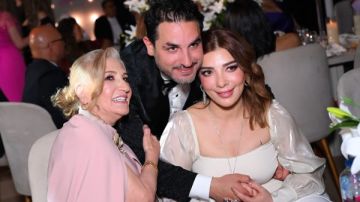 رقص وغناء .. لقطات من حفل زفاف نجل شقيقة أصالة رقص وغناء .. لقطات من حفل زفاف نجل شقيقة أصالة