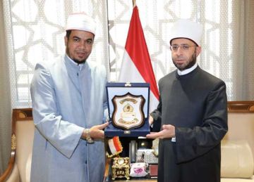وزير الأوقاف يكرم إمام مسجد لتبرعه بجزء من جائزته في المسابقة العالمية للقرآن الكريم لإغاثة أهالي غزة.. (صور)