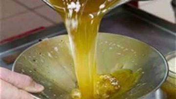 الزيت الصافي ذو الرائحة والطعم الطبيعيين هو الأكثر أمانا الزيت الصافي ذو الرائحة والطعم الطبيعيين هو الأكثر أمانا