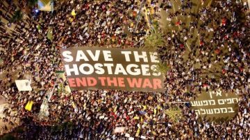 عشرات الآلاف من الإسرائيليين يتظاهرون للمطالبة بصفقة تبادل ووقف الحرب