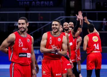 الأهلي يكتسح سبورتنج ويتأهل إلى نهائي كأس مصر لكرة السلة الأهلي يكتسح سبورتنج ويتأهل إلى نهائي كأس مصر لكرة السلة