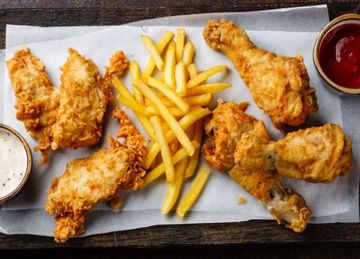 لقرمشة مثالية وزيوت أقل .. أيهما الأفضل لقلي الطعام الدقيق أم البقسماط؟  لقرمشة مثالية وزيوت أقل .. أيهما الأفضل لقلي الطعام الدقيق أم البقسماط؟