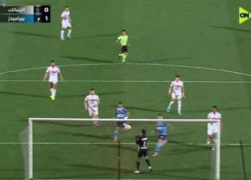 بخطأ غريب من عواد.. هدف بيراميدز الأول ضد الزمالك (فيديو) بخطأ غريب من عواد.. هدف بيراميدز الأول ضد الزمالك (فيديو)