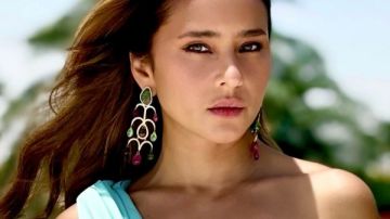 فستان أنيق.. نيللي كريم تخطف الأنظار في أحدث ظهور شاهد