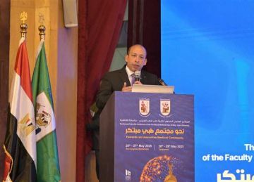 مؤتمر قصر العيني يوصي بتحديث المناهج لاستيعاب التطورات في استخدامات الذكاء الاصطناعي (تفاصيل)