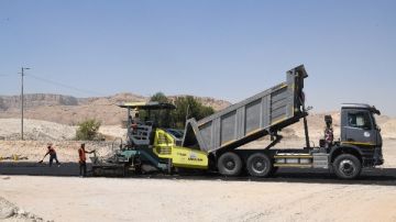 محافظ قنا ورئيس جهاز التعمير يتفقدان أعمال رصف وازدواج طريق الأقصر قنا محافظ قنا ورئيس جهاز التعمير يتفقدان أعمال رصف وازدواج طريق الأقصر قنا