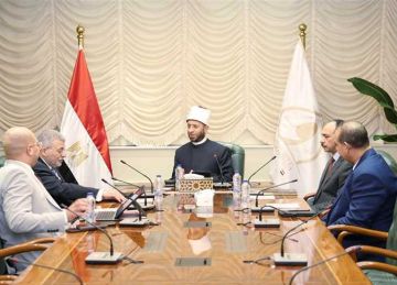 الأزهري يتابع ملفات الاستثمار وتعظيم الموارد مع مجلس إدارة هيئة الأوقاف (صور) الأزهري يتابع ملفات الاستثمار وتعظيم الموارد مع مجلس إدارة هيئة الأوقاف (صور)