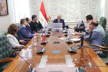 وزير العمل يلتقي وفدا من معهد الساليزيان الإيطالي لتفعيل المنح المجانية المقدمة للخريجين والطلاب وزير العمل يلتقي وفدا من معهد الساليزيان الإيطالي لتفعيل المنح المجانية المقدمة للخريجين والطلاب