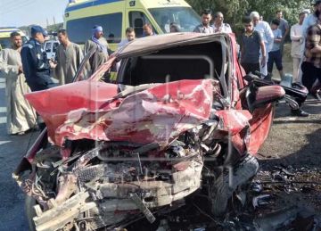 البنت وأبوها ماتوا .. بالأسماء مصرع وإصابة 5 أشخاص بتصادم ميكروباص وسيارتين ملاكي في أسيوط