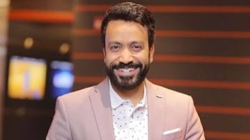 الصورة الأولى لـ سامح حسين من كواليس فيلم تحت الطلب الصورة الأولى لـ سامح حسين من كواليس فيلم تحت الطلب