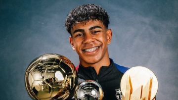 بعد تجديد عقده مع برشلونة.. إعلامي يكشف عدد جوائز لامين يامال