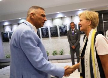 محافظ أسوان يستقبل وفد بعثة الاتحاد الأوروبى و القومى للمرأة 