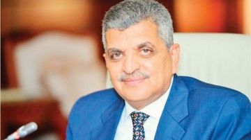 رئيس قناة السويس: عودة حركة السفن مرتبطة بهدنة غزة.. وحوافز تصل لـ15 لتشجيع المرور