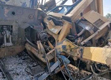 مصرع سائق إثر تصادم قطار بـ لودر في مطروح مصرع سائق إثر تصادم قطار بـ لودر في مطروح