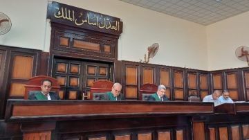 اخفوها بالرمان.. جنايات أسيوط تؤجل محاكمة 6 متهمين بتهريب أقراص مخدرة للسعودية