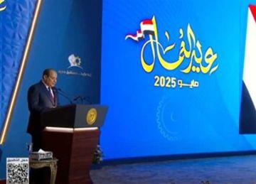 الرئيس السيسي يكرم عددا من النماذج المشرفة من عمال مصر (صور)