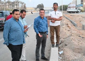 رئيس العاشر من رمضان يتابع أعمال تطوير البنية التحتية بالمنطقة الصناعية الثالثة