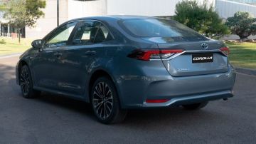 تويوتا كورولا 2024 ثاني فئة .. أسعار كسر الزيرو