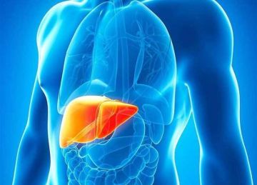 احذروا تورم القدمين.. مؤشر على مشاكل خطيرة بالكبد