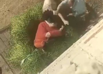 تداول مقطع فيديو لشخص يتعدى بالضرب المبرح على سيدة في الشارع بالدقهلية