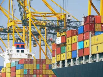 ترامب: قرار الرسوم الجمركية هدفه تشجيع التصنيع العسكري بدلا من الملابس