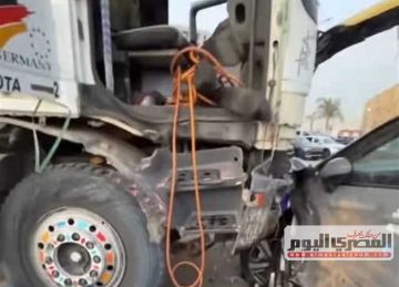 تريلا تقتحم معرض سيارات على دائري المقطم وتحطم 11 مركبة زيرو .. والشرطة تتحرك