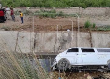 انقلاب سيارة نقل ثقيل بترعة العطف في المنوفية انقلاب سيارة نقل ثقيل بترعة العطف في المنوفية